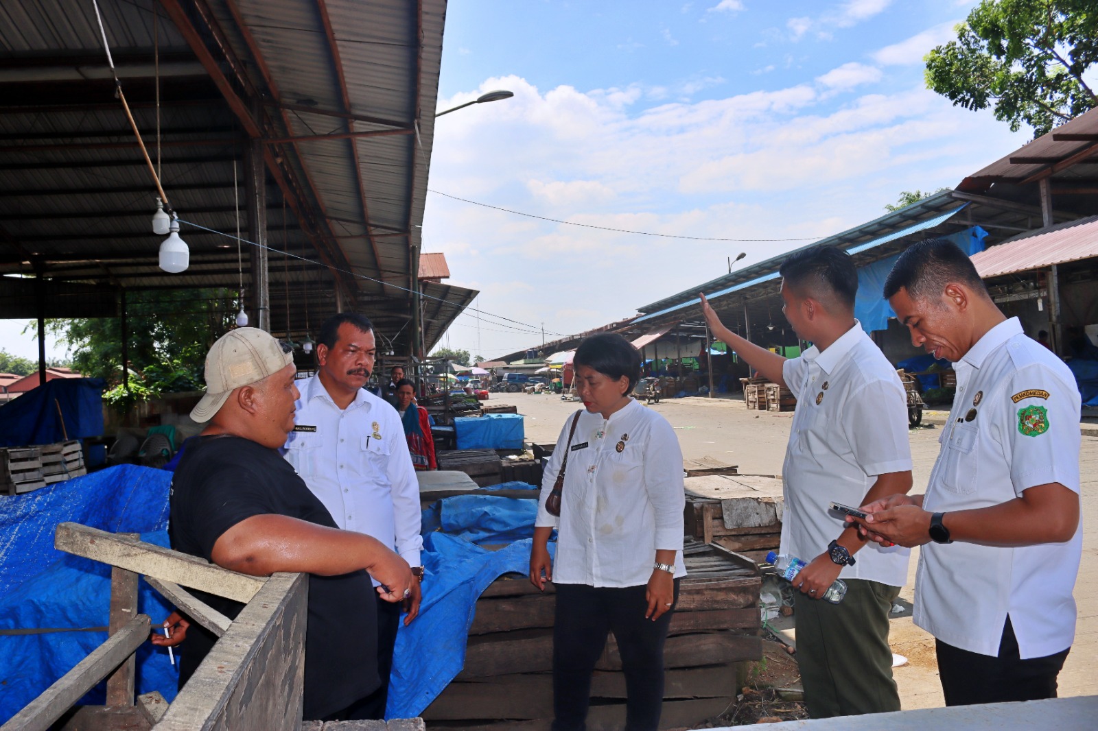 Camat Cek Kesiapan Pasar Induk Kelurahan Lau Cih Jelang Penilaian Adipura